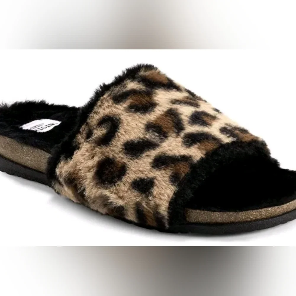 Earth Origins OLLI Leopard Faux Fur Slides - Picture 2 of 5